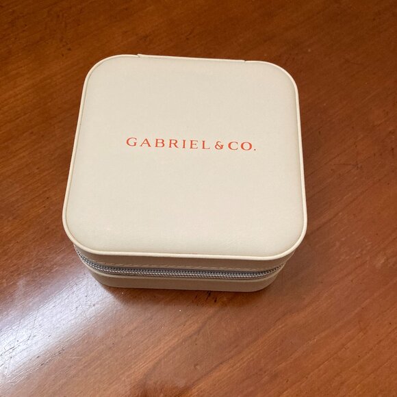 Gabriel & Co Accessories - Travel Jewelry Organizer Vegan Leather Case Cream